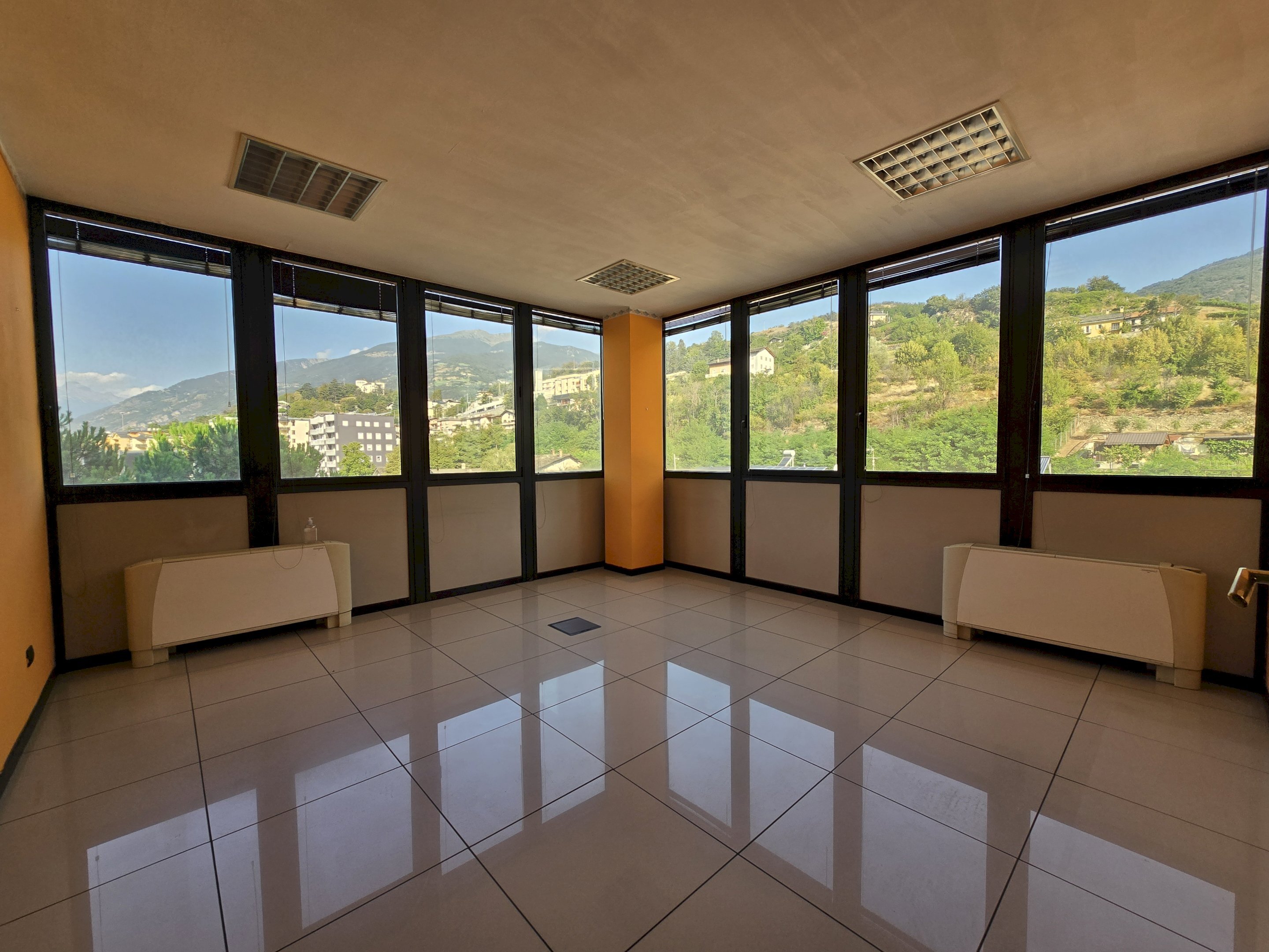 Shared office / study regione Borgnalle, 12, Aosta - photo 1