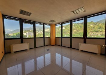 Shared office / study regione Borgnalle, 12, Aosta - photo 1