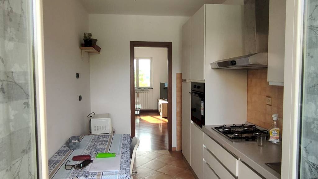 Cucina - Trilocale via San Biagio di Valpolcevera, 16, Genova (zona Pontedecimo) - foto 2