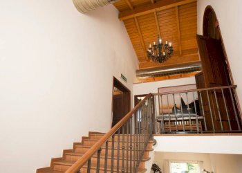 Interno palazzo - Attività Commerciale Castel Maggiore - foto 4