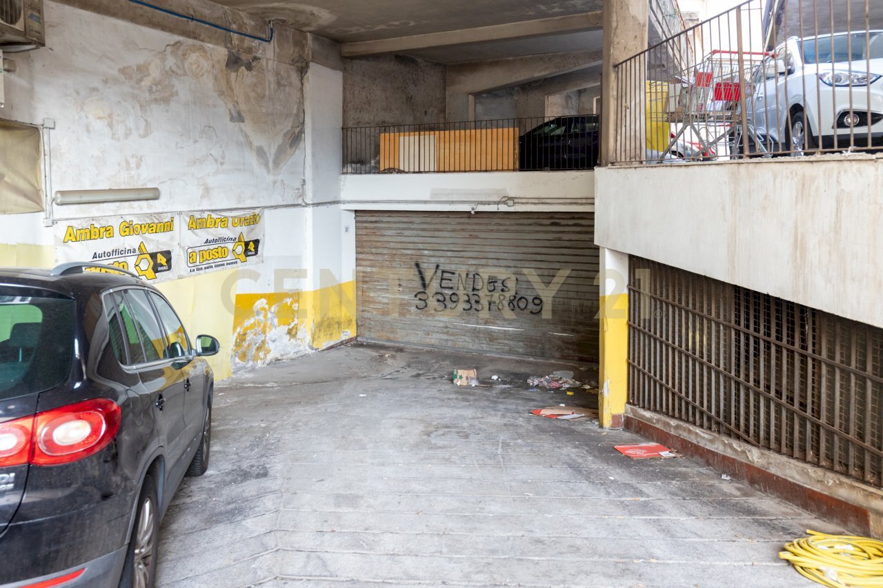 Deposito via Carnazza 39 (2).jpg - Locale Commerciale Via Carnazza 37, Tremestieri Etneo - foto 2