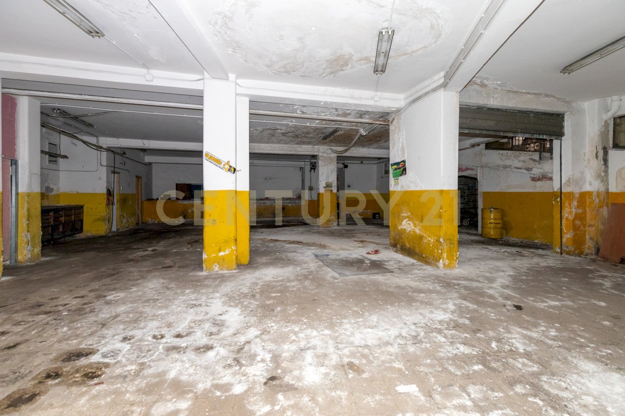 Deposito via Carnazza 39 (3).jpg - Locale Commerciale Via Carnazza 37, Tremestieri Etneo - foto 3