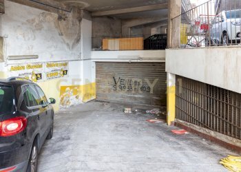 Deposito via Carnazza 39 (2).jpg - Locale Commerciale Via Carnazza 37, Tremestieri Etneo - foto 2