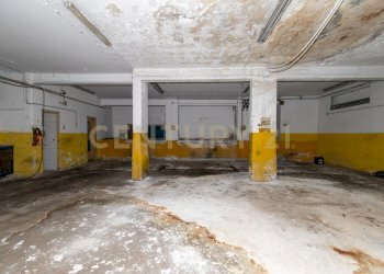 Deposito via Carnazza 39 (4).jpg - Locale Commerciale Via Carnazza 37, Tremestieri Etneo - foto 4