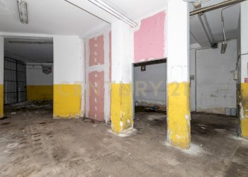 Deposito via Carnazza 39 (5).jpg - Locale Commerciale Via Carnazza 37, Tremestieri Etneo - foto 5