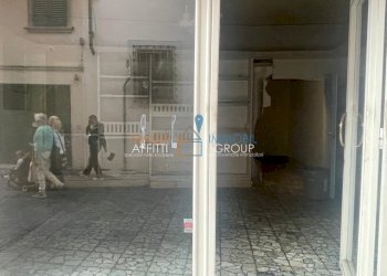 WhatsApp Image 2024-09-13 at 18.51.51.jpeg - Locale Commerciale Piazza Giordano Bruno 18, Pietrasanta - foto 1