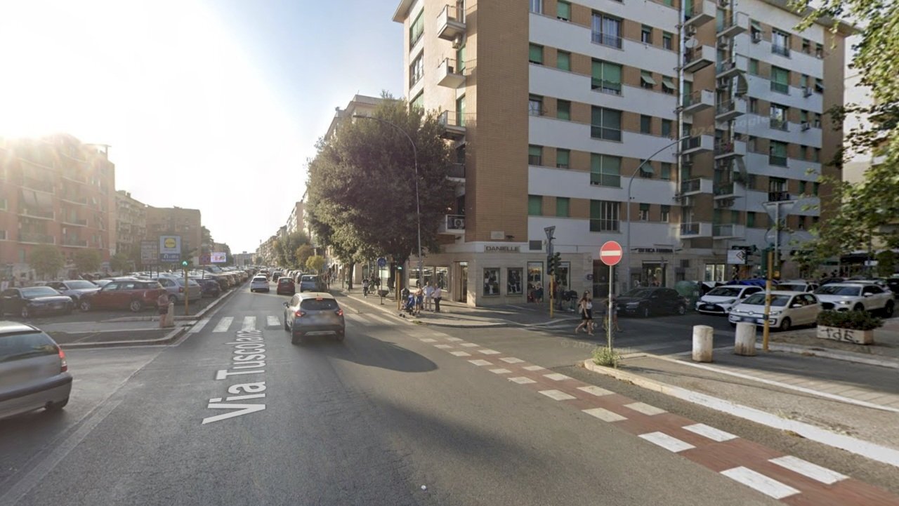 Strada - Locale Commerciale Via Calpurnio Fiamma, Roma - foto 2