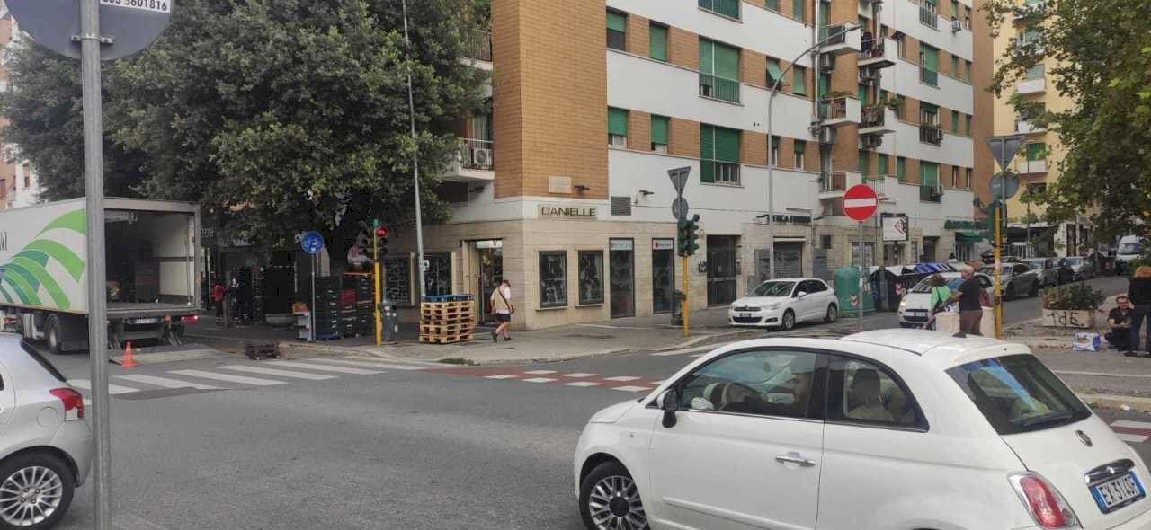 Via - Locale Commerciale Via Calpurnio Fiamma, Roma - foto 1