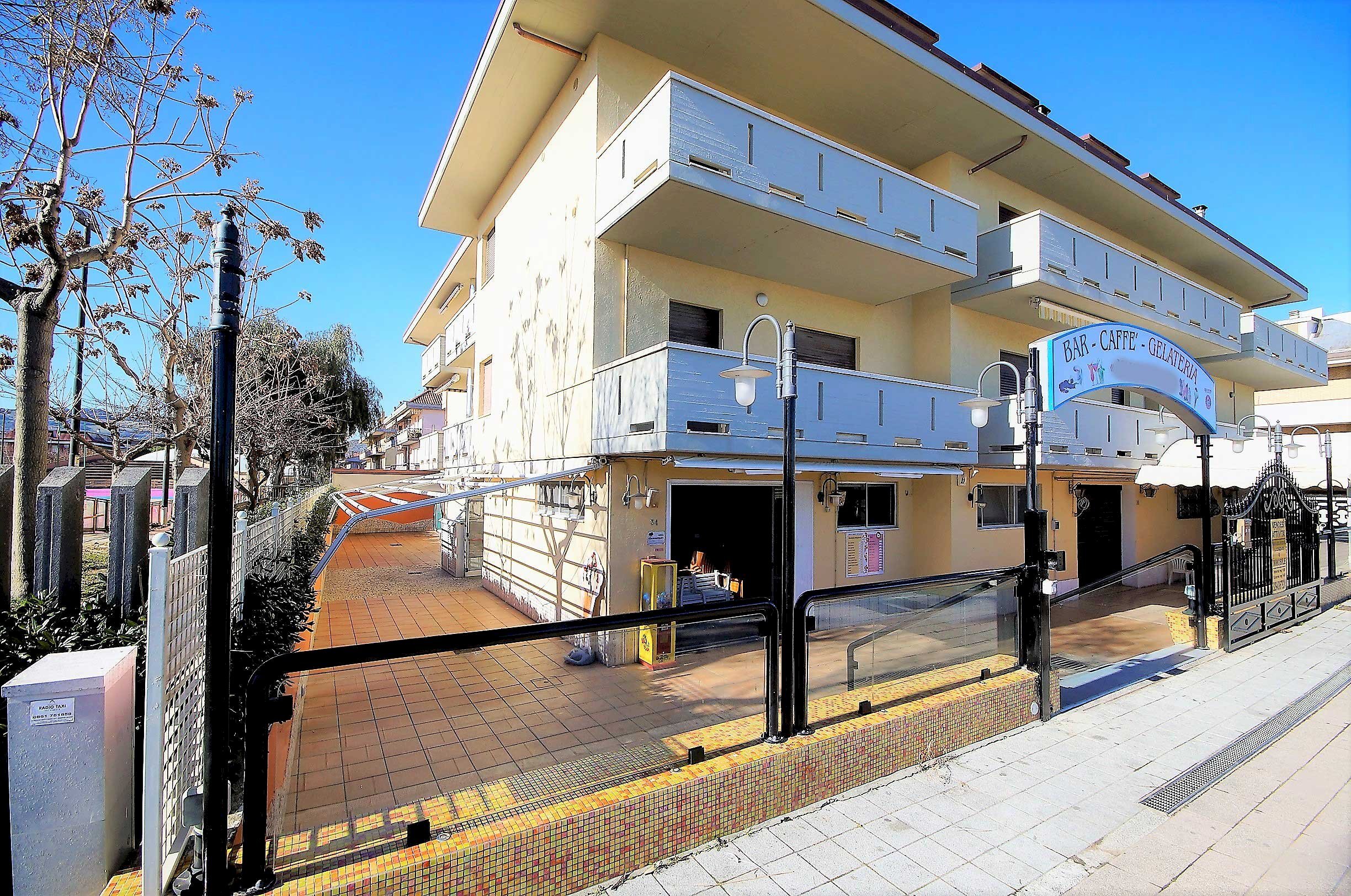 Locale Commerciale Lungomare Europa, Martinsicuro - foto 1