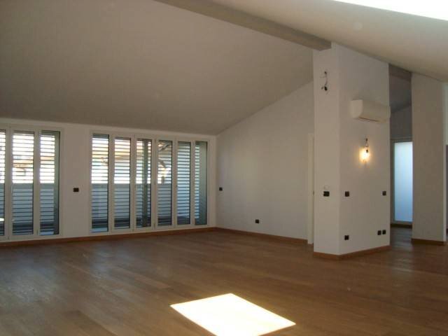 SOGGIORNO - Four-room apartment via Giulio Uberti, Milano - photo 1