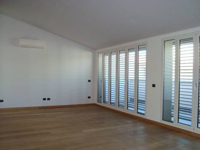 SOGGIORNO - Four-room apartment via Giulio Uberti, Milano - photo 2