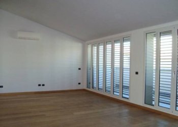 SOGGIORNO - Quadrilocale via Giulio Uberti, Milano - foto 2