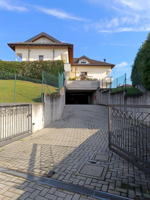 palazzina - Magazzino via Alessandro Manzoni, 48, Jerago con Orago - foto 1