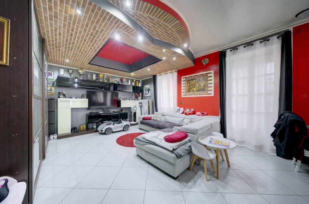 Salone - Three-room apartment via Don Giovanni Bosco, 79, Torino (neighborhood Borgo Vittoria) - photo 3