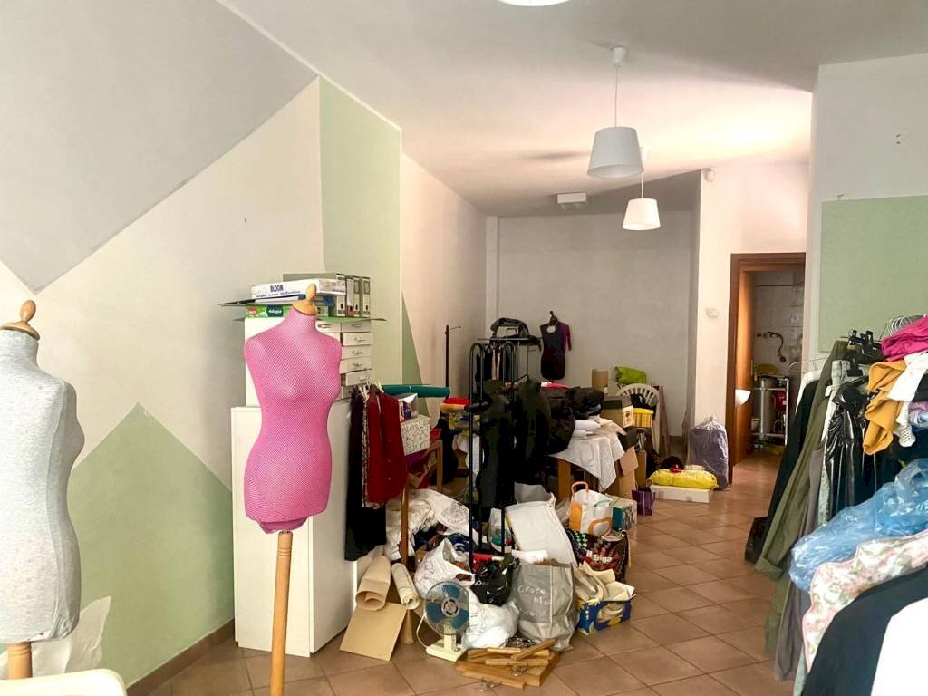 LOCALE 2 - Negozio via Vittorio Emanuele II, Borgo Ticino - foto 1