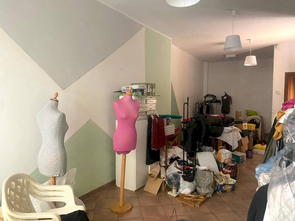 LOCALE 2 - Negozio via Vittorio Emanuele II, Borgo Ticino - foto 2