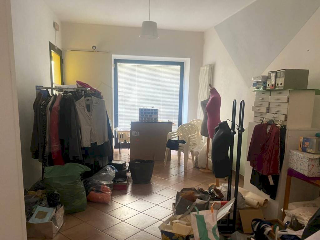 LOCALE 2 - Negozio via Vittorio Emanuele II, Borgo Ticino - foto 3