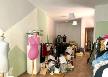 LOCALE 2 - Negozio via Vittorio Emanuele II, Borgo Ticino - foto 1