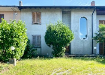ESTERNO FRONTE - Villa a Schiera via Aronco, Castelletto Sopra Ticino - foto 20