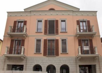 ESTERNO - Negozio piazza San Graziano, Arona - foto 8