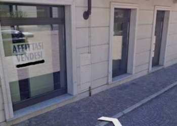 ESTERNO - Negozio piazza San Graziano, Arona - foto 11