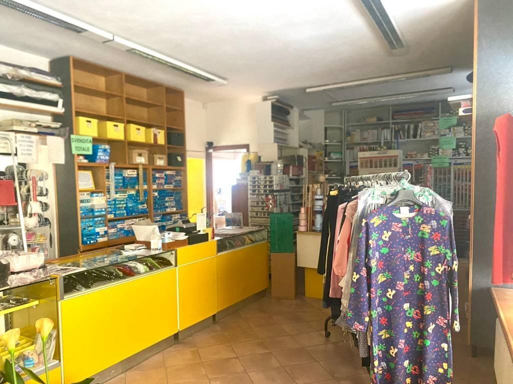 LOCALE 1 - Negozio via Vittorio Emanuele II, Borgo Ticino - foto 2