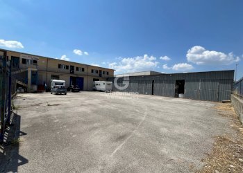 MANS-ARR2.jpg - Locale Commerciale Tito - foto 2