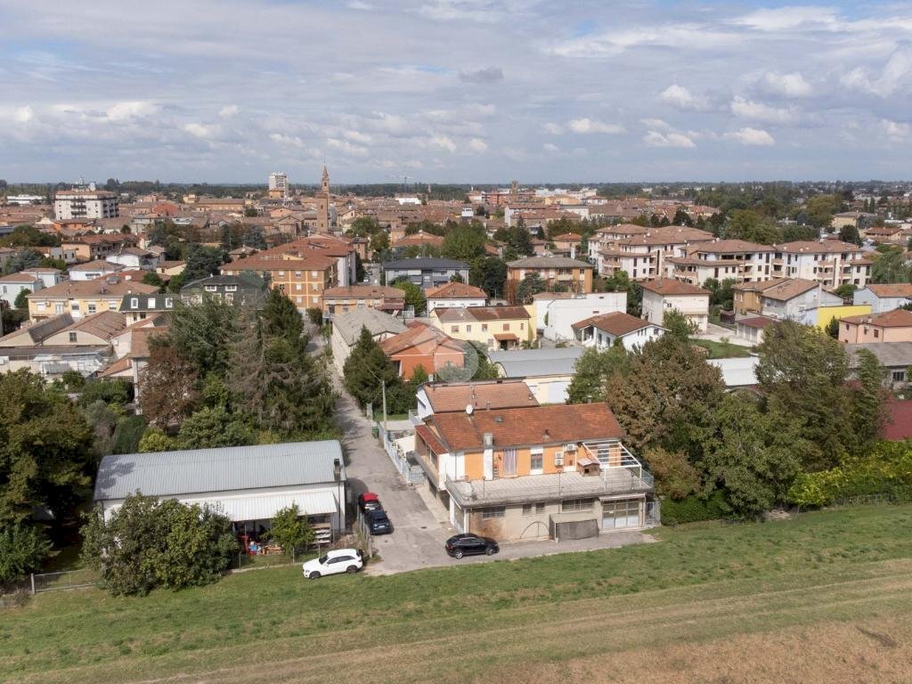 Casa indipendente via Niccolò Copernico, Cento - foto 1