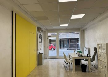 Commercial Premises Via Giuseppe Garibaldi, Bergamo - photo 2