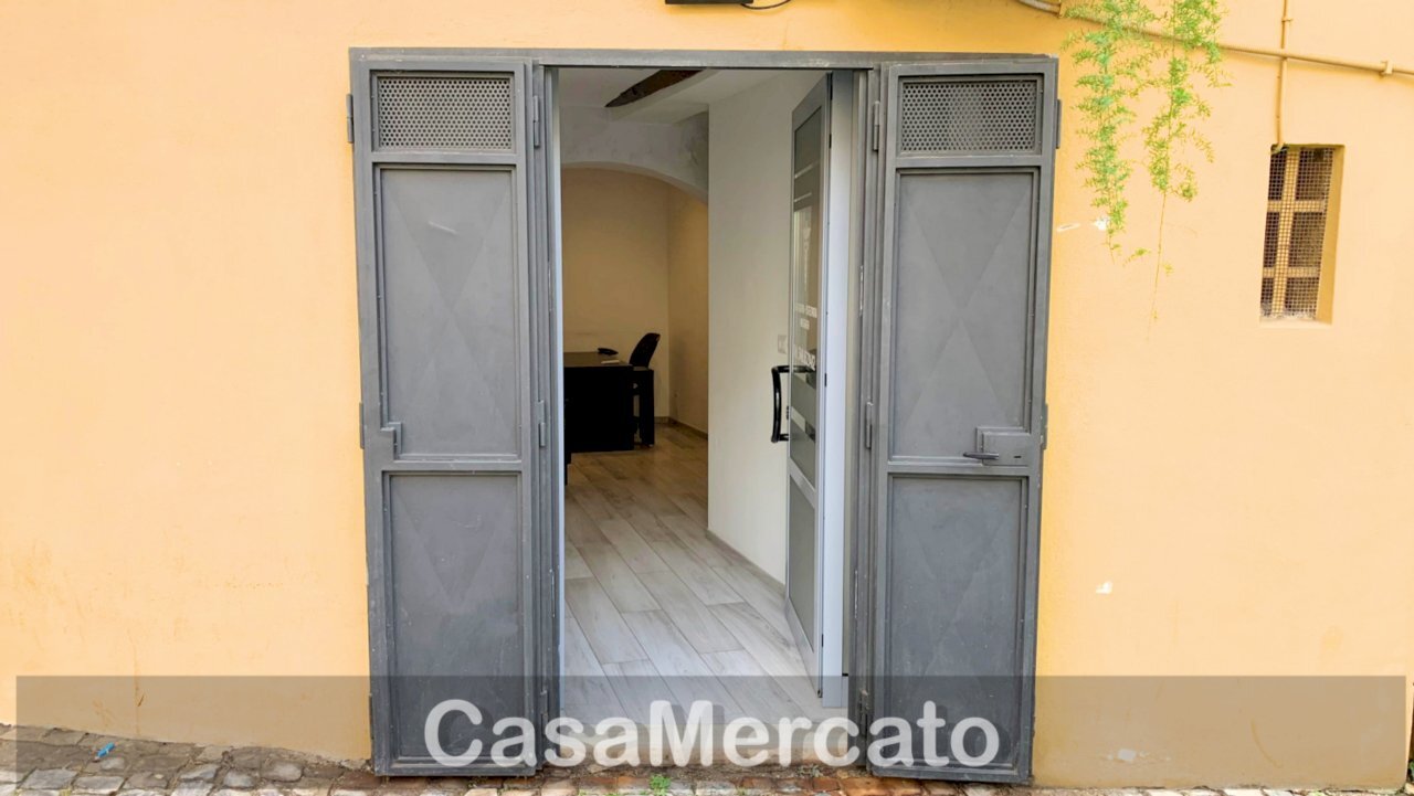 v3.jpg - Box Piazza Manin, Marino - foto 3