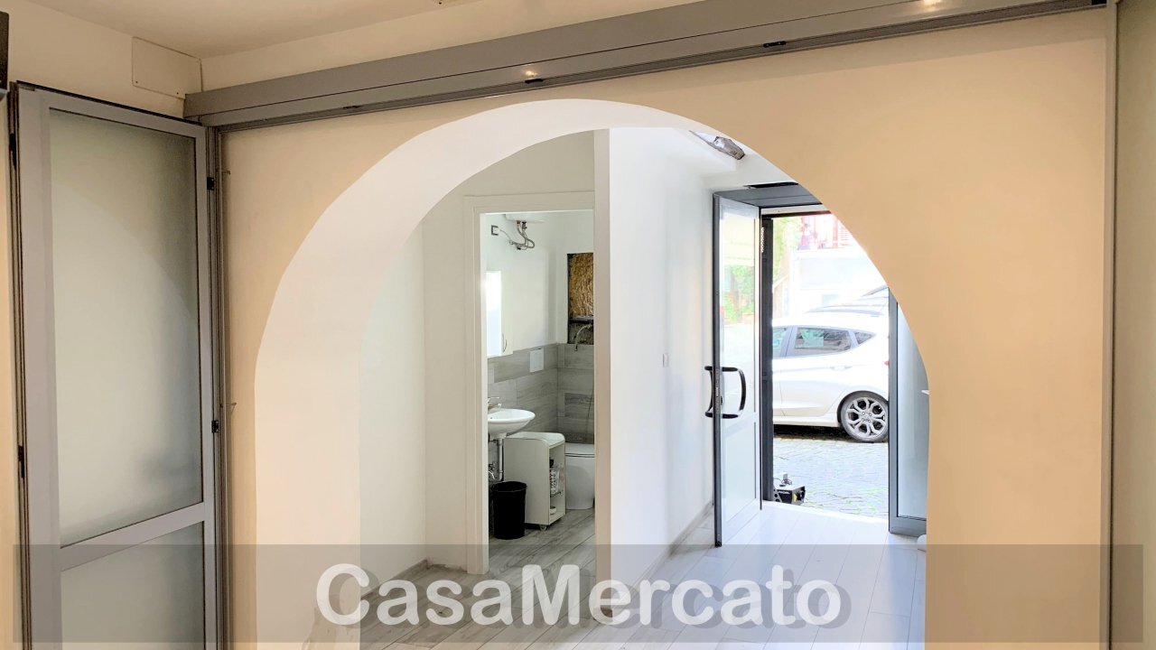 b2.jpg - Box Piazza Manin, Marino - foto 1