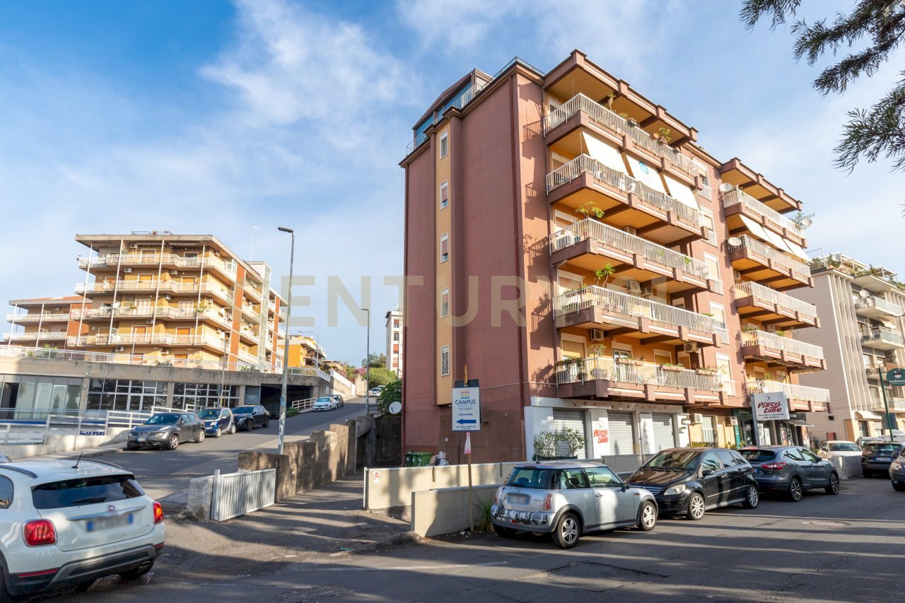 Deposito via Carnazza (1).jpg - Locale Commerciale Via Carnazza 81, Tremestieri Etneo - foto 1