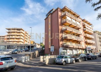 Deposito via Carnazza (1).jpg - Locale Commerciale Via Carnazza 81, Tremestieri Etneo - foto 1