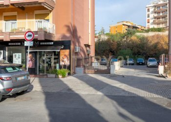 Deposito via Carnazza (20).jpg - Locale Commerciale Via Carnazza 81, Tremestieri Etneo - foto 2