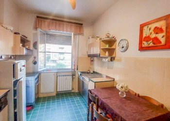 CUCINA - Bilocale via Chiaravagna, Genova (zona Sestri Ponente) - foto 5