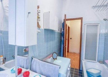 BAGNO - Bilocale via Chiaravagna, Genova (zona Sestri Ponente) - foto 13