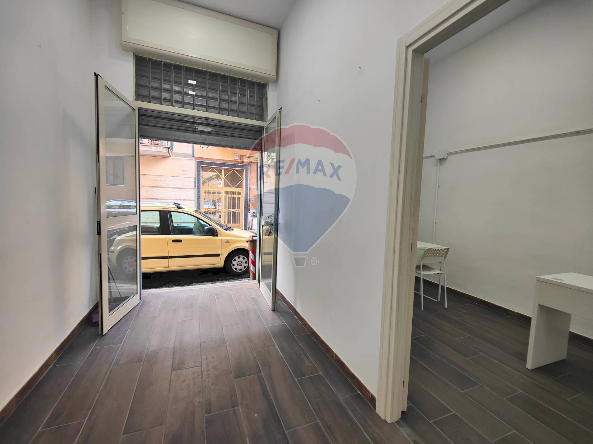 Locale Commerciale Via dei Melangolari, Napoli (zona San Pietro a Patierno) - foto 2