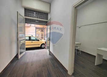 Commercial Premises Via dei Melangolari, Napoli (neighborhood San Pietro a Patierno) - photo 2
