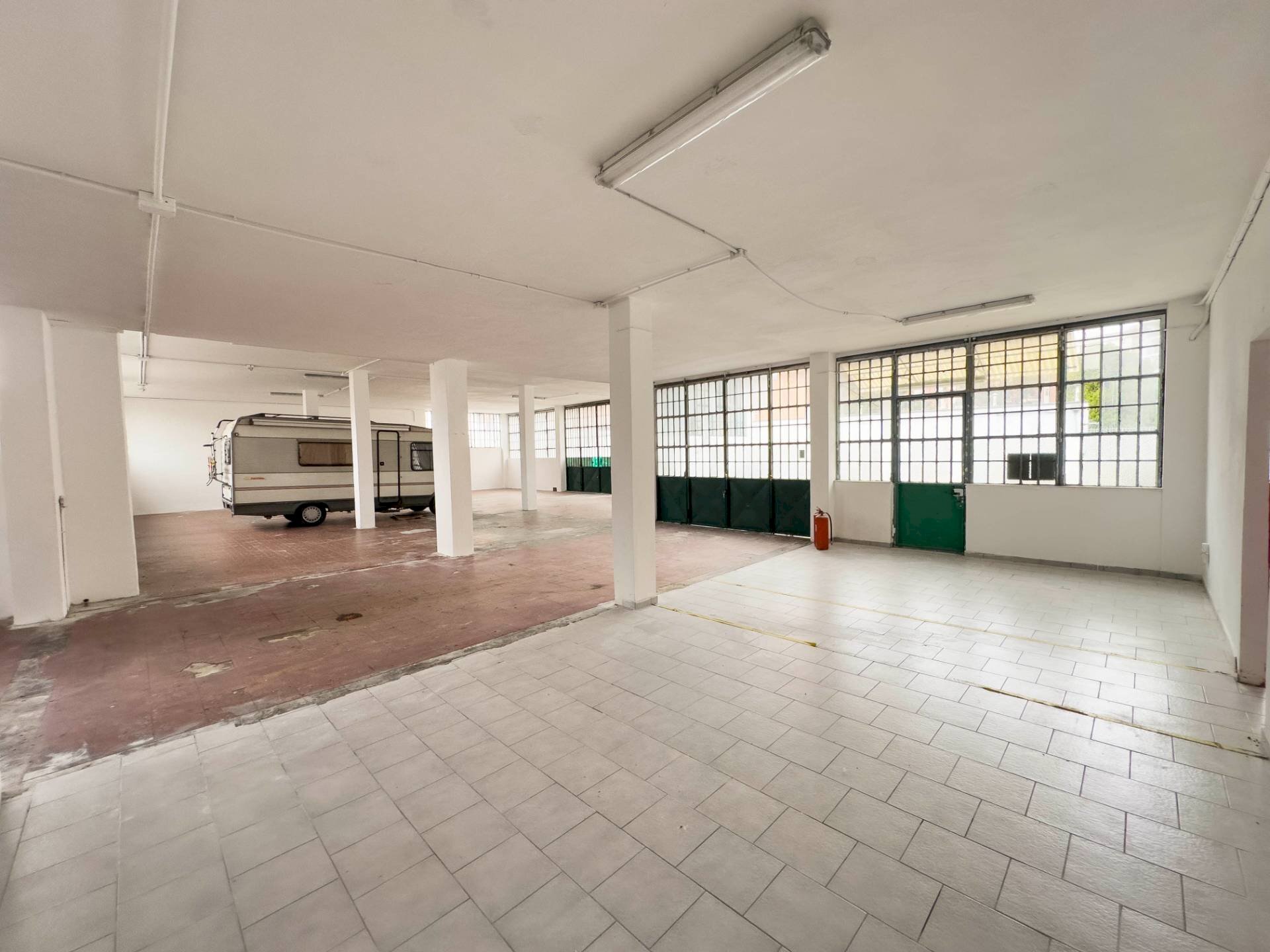 Warehouse Strada Castello Di Mirafiori, Torino (neighborhood Mirafiori Sud) - photo 2