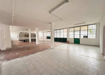 Magazzino Strada Castello Di Mirafiori, Torino (zona Mirafiori Sud) - foto 2