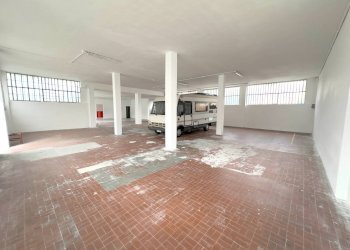 Magazzino Strada Castello Di Mirafiori, Torino (zona Mirafiori Sud) - foto 12