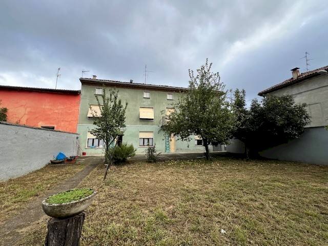 Cortile interno - Villa via Camillo Benso di Cavour, 1, Solero - foto 1