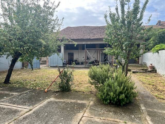 Cortile interno - Villa via Camillo Benso di Cavour, 1, Solero - foto 2