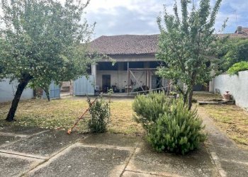 Cortile interno - Villa via Camillo Benso di Cavour, 1, Solero - foto 2