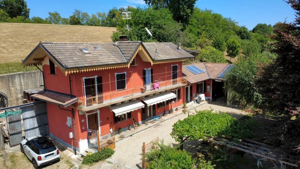 Facciata - Villa strada del Saret, 27, Luserna San Giovanni - foto 1