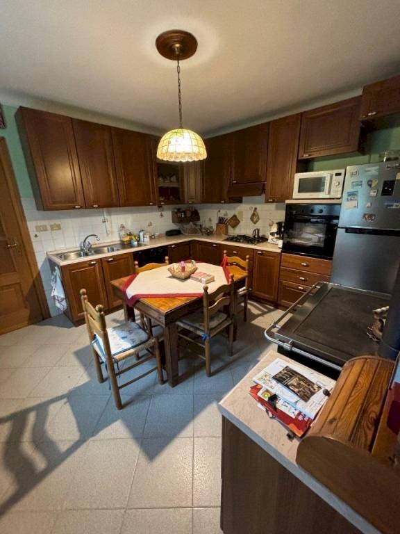 CUCINA - Villa strada del Saret, 27, Luserna San Giovanni - foto 2