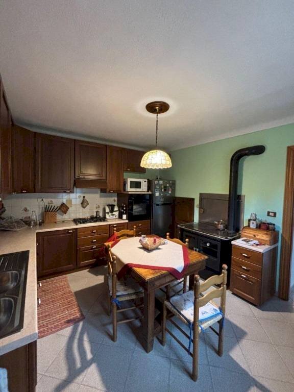 CUCINA - Villa strada del Saret, 27, Luserna San Giovanni - foto 3