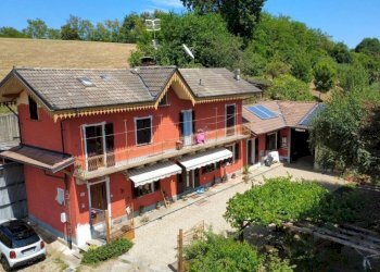 Facciata - Villa strada del Saret, 27, Luserna San Giovanni - foto 1