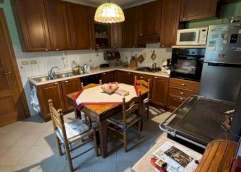 CUCINA - Villa strada del Saret, 27, Luserna San Giovanni - foto 2