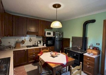 CUCINA - Villa strada del Saret, 27, Luserna San Giovanni - foto 3